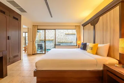 Junior Suite con acceso a la piscina — Patong Lodge Hotel - Thailand's Green Hotel Plus